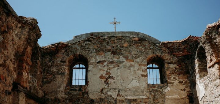 Koronka do św. Rity: Jak modlić się w trudnych i beznadziejnych sprawach?