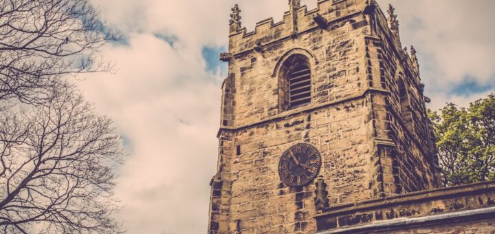 Książki o życiu papieży - fascynujące historie z Watykanu