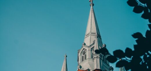 Papiestwo na przestrzeni wieków - najważniejsze wydarzenia i postacie